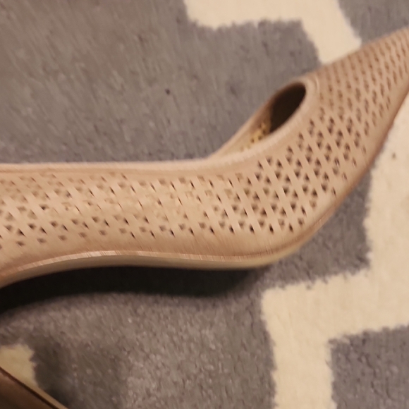 Sam Edelman Hazel Oatmeal Heels With Mini Cutouts Size 9 - Picture 8 of 10